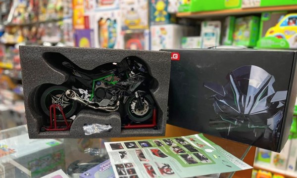 موتور شارژی کاوازاکی نینجا H2R دودزا همراه با پایه مقیاس 1:6 مدل Kawasaki H2R Alloy Racing Motorcycle_ماشین اسباب بازی