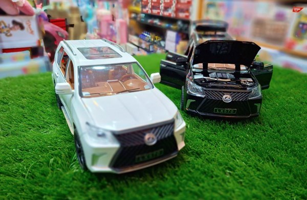 اسباب بازی ماشین فلزی لکسوس مقیاس 1:18 مدل Lexus LX570_ماشین اسباب بازی