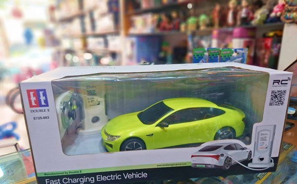 ماشین کنترلی E7 موزیکال و چراغدار با ایستگاه شارژ کد 003-725 رنگ سبز_ماشین کنترلی