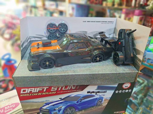 ماشین کنترلی دریفت مقیاس 1:16 دودزا و چراغ دار با چرخ‌ های قابل تعویض کد 1603_ماشین کنترلی