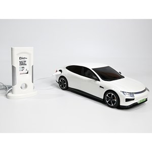 ماشین کنترلی E7 موزیکال و چراغدار با ایستگاه شارژ کد 003-725 رنگ سفید_ماشین کنترلی