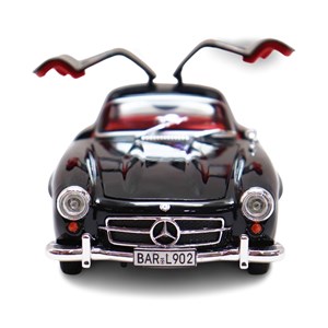 ماشین فلزی کلاسیک بنز دودزا با چراغ‌ و درب‌ های بازشو رنگ مشکی_ماشین اسباب بازی