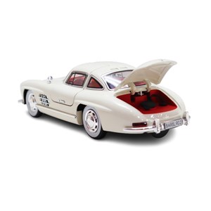 ماشین فلزی کلاسیک بنز دودزا با چراغ‌ و درب‌ های بازشو رنگ سفید_ماشین اسباب بازی