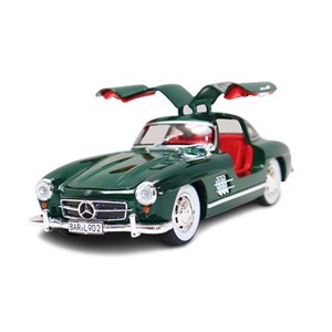 ماشین فلزی کلاسیک بنز دودزا با چراغ‌ و درب‌ های بازشو رنگ سبز_ماشین اسباب بازی